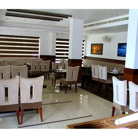 Hotel Aswathy Methala Exterior foto