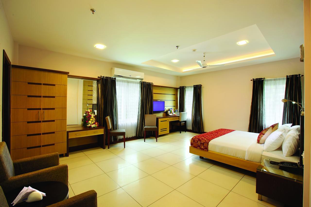Hotel Aswathy Methala Exterior foto