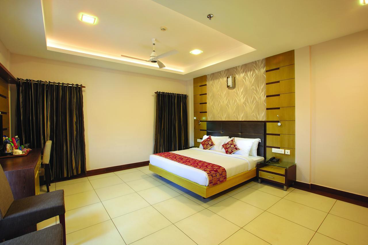 Hotel Aswathy Methala Exterior foto
