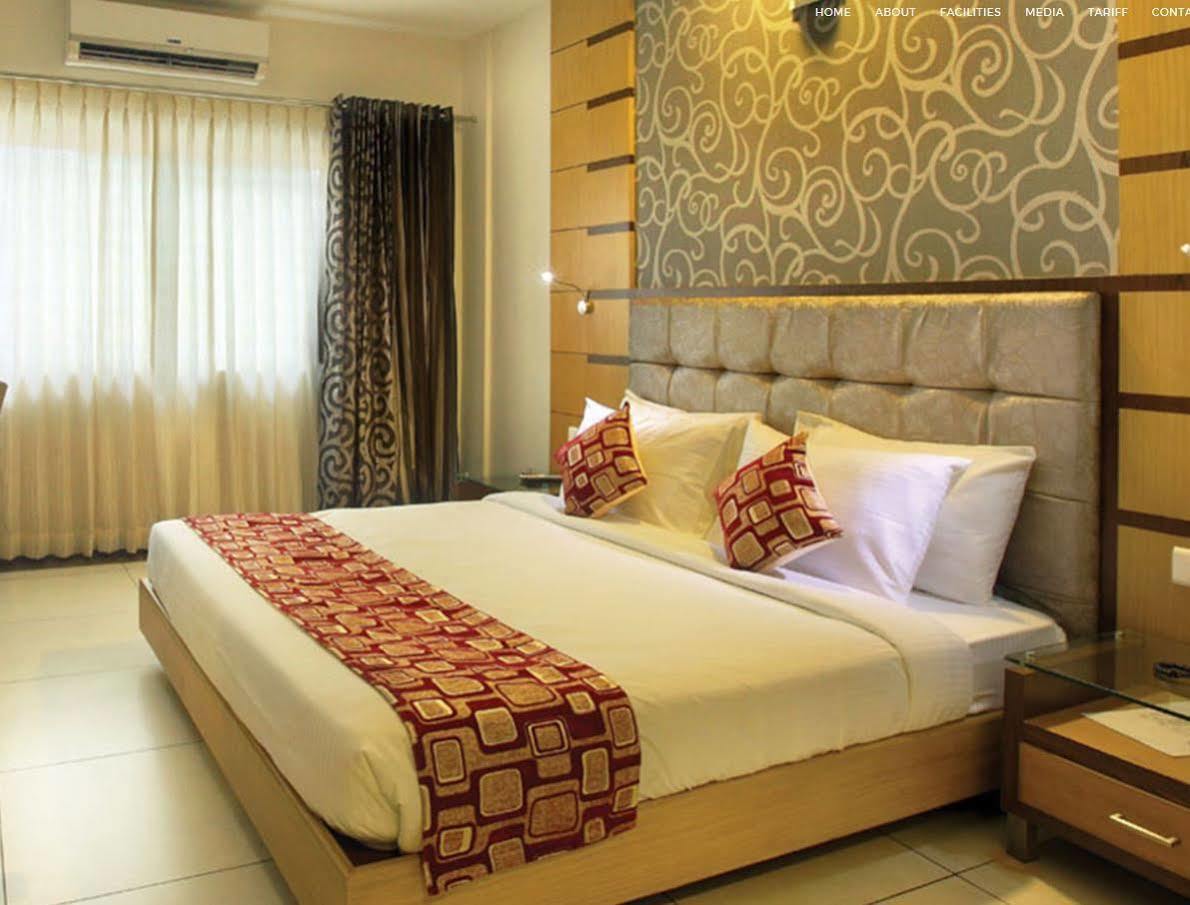 Hotel Aswathy Methala Exterior foto